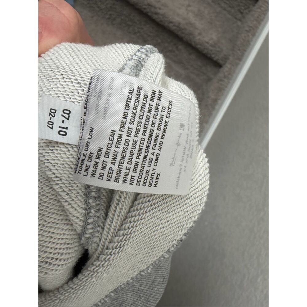 Uniqlo KAWS x Warhol Sweatshirt Large Gray Andy Warhol Banana BFF Crewneck UT - Picture 7 of 7